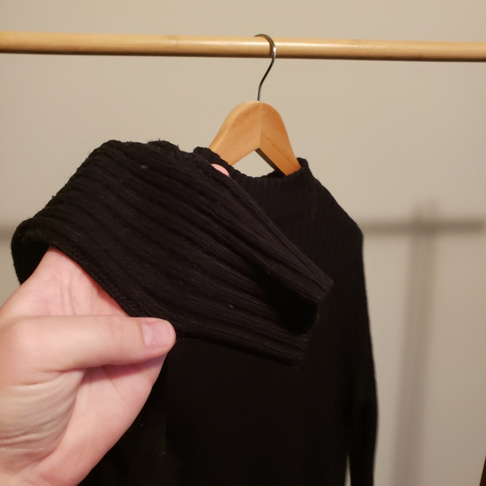 Black Ribbed H&M Sweater - Picture 4 of 5